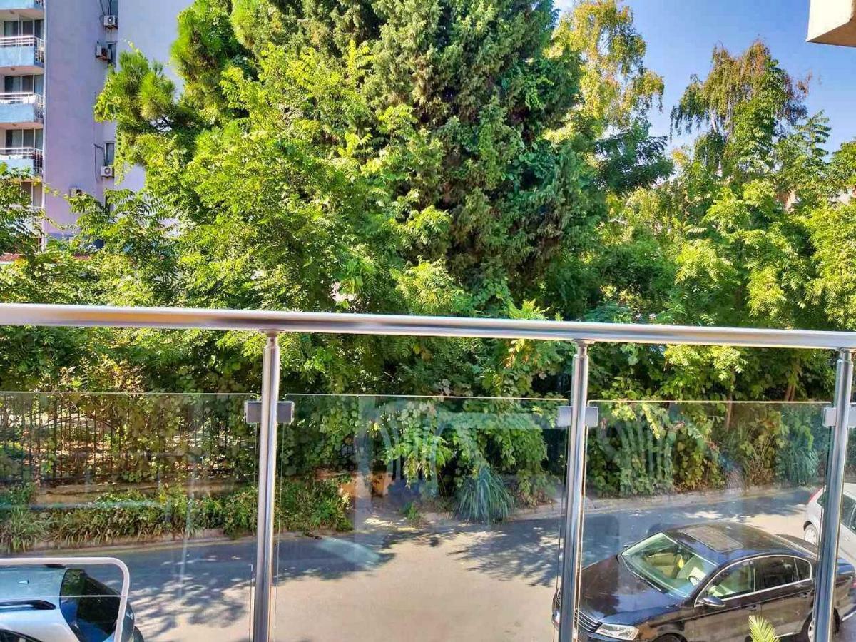 Tweepersoonskamer met 2 Aparte Bedden en Balkon - Uitzicht op de Tuin