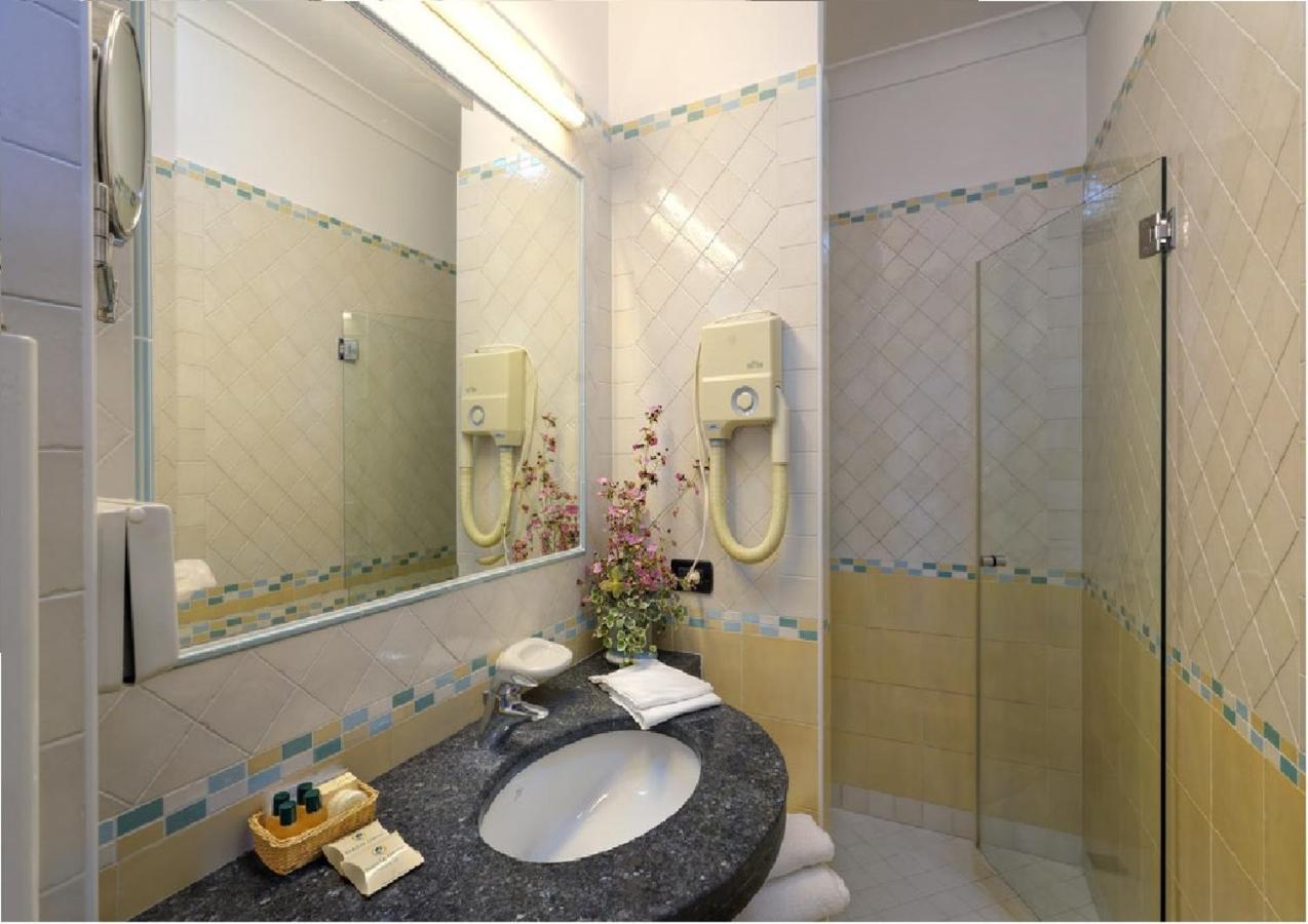 Classic Double Room with Lateral Sea View