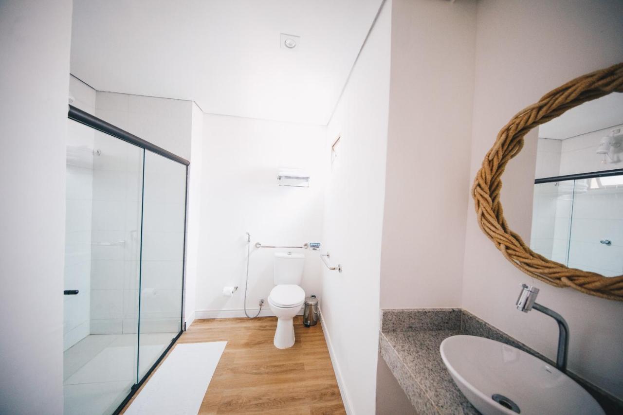 Quarto Econômico com Cama de Casal ou 2 de Solteiro