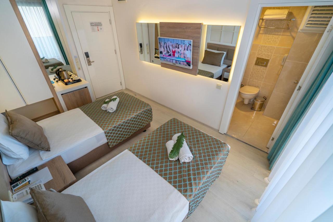Standaard Tweepersoonskamer met 1 of 2 Bedden en Balkon