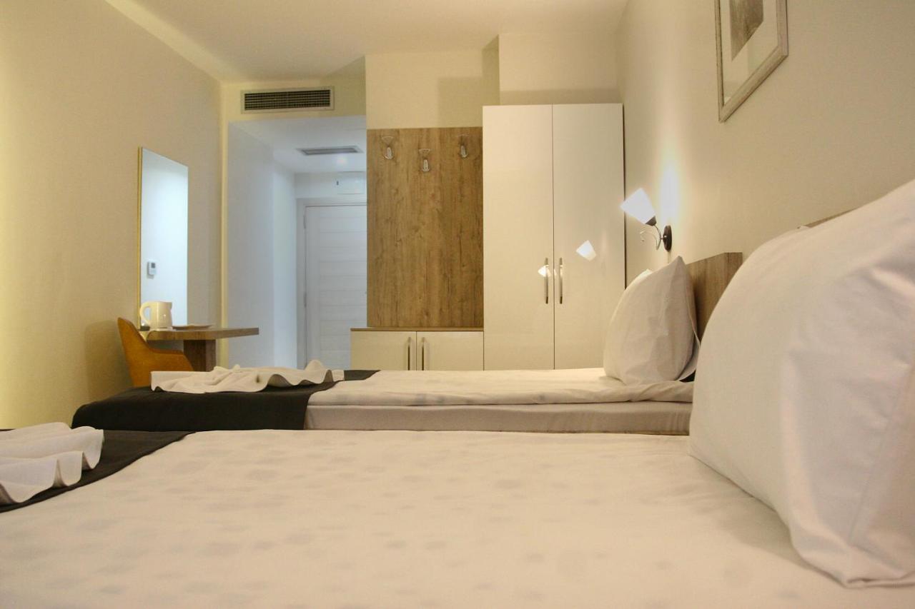 Tweepersoonskamer met 2 Aparte Bedden en Balkon