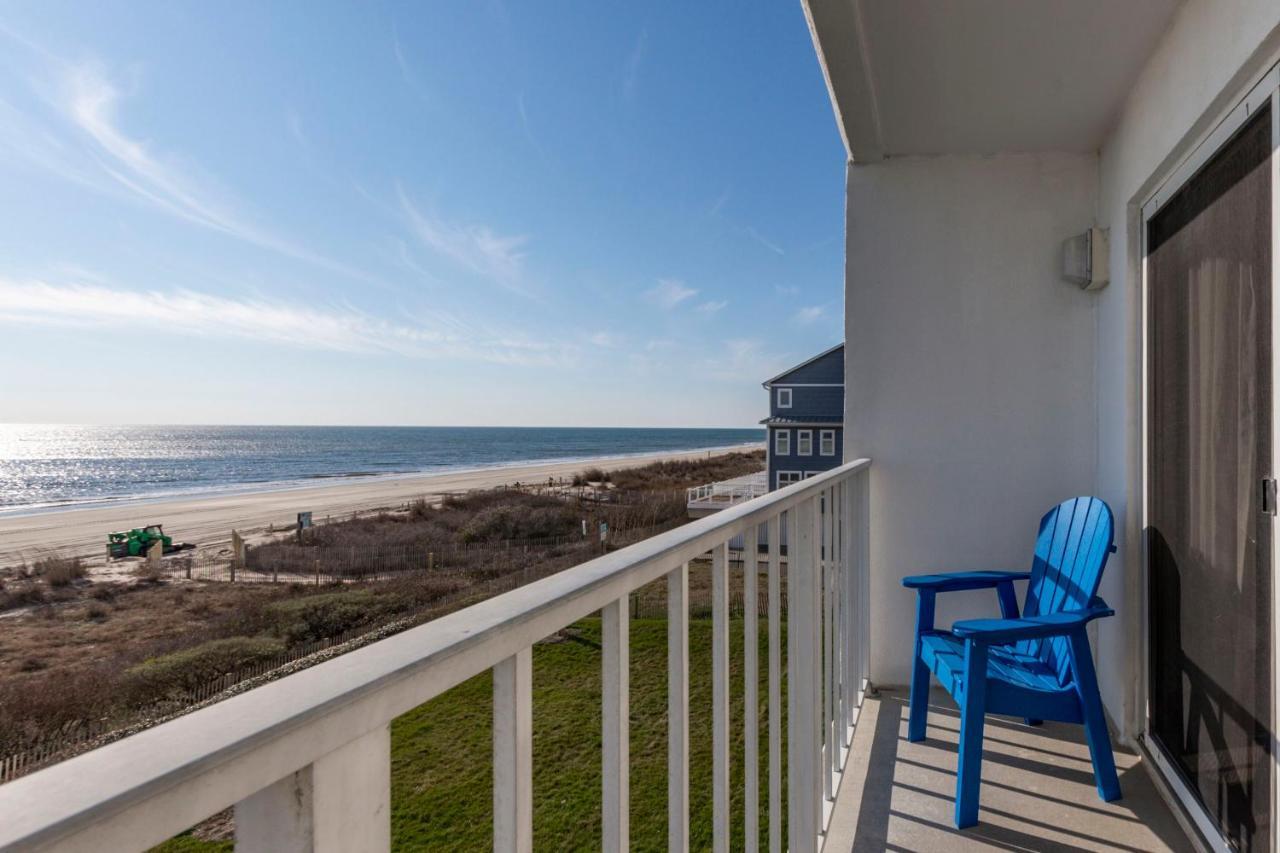 Direct Oceanfront Queen Suite