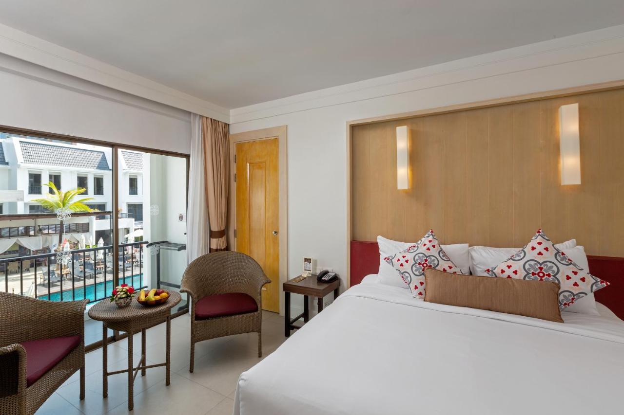 Quarto Deluxe com Cama de Casal ou 2 de Solteiro e Vista da Piscina