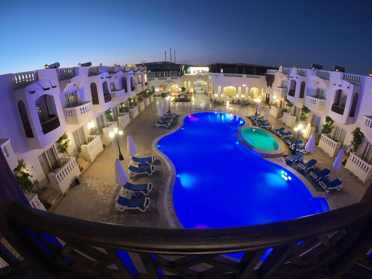 Superior Double Room with Pool View