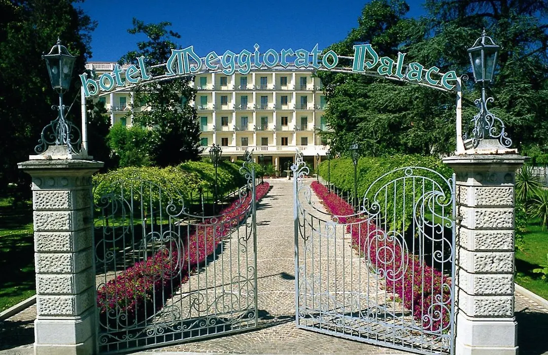 Palace Hotel Meggiorato-1