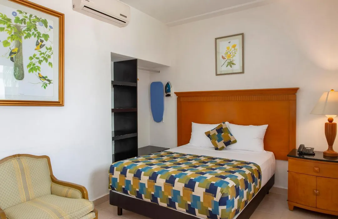 Hotel Embajadores-1