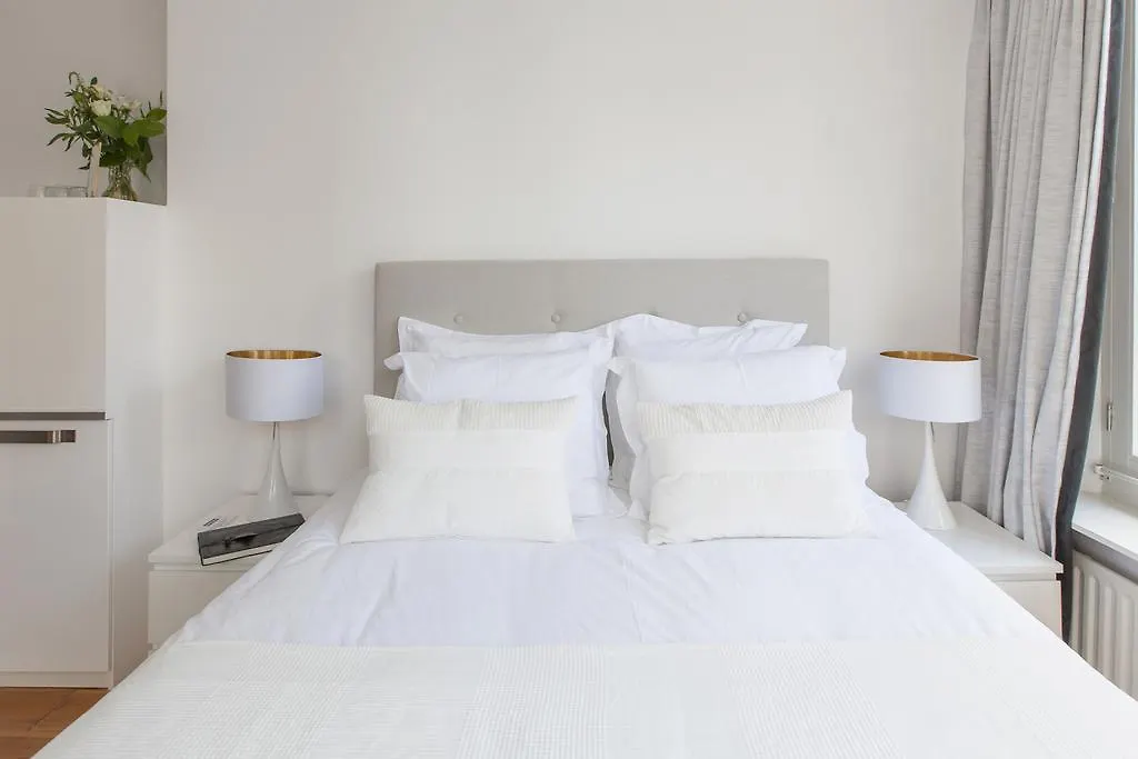 Jordaan Suite bed&bubbles-1