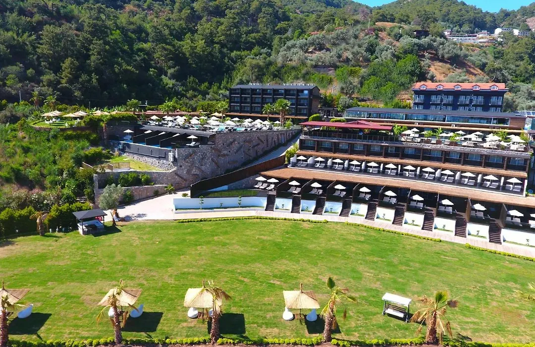 Manaspark Deluxe Hotel-1