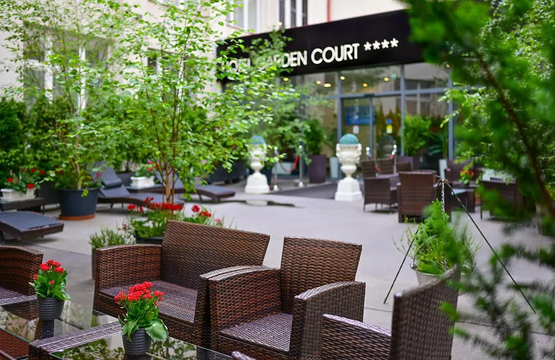 Hotel Garden Court-1