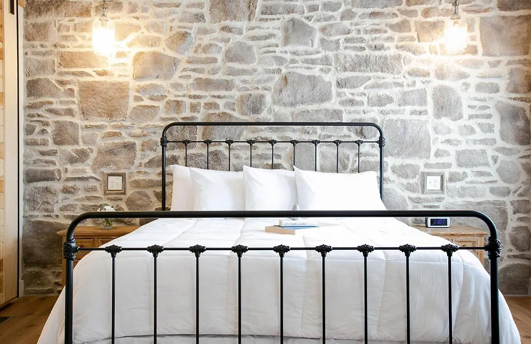 Farmhouse Suites By Amish Country Lodging-1