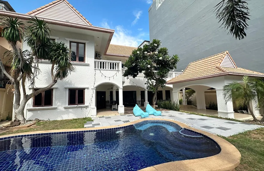 Blooming Hill Boutique Suites-1