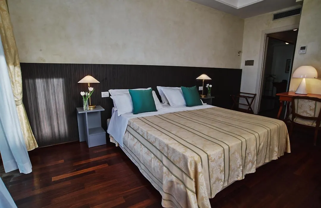 Hotel Negresco-1