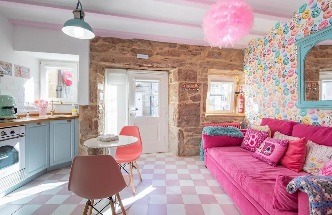 La Suite Años 50 La casa Barbie, bañera y chimenea de leña-1