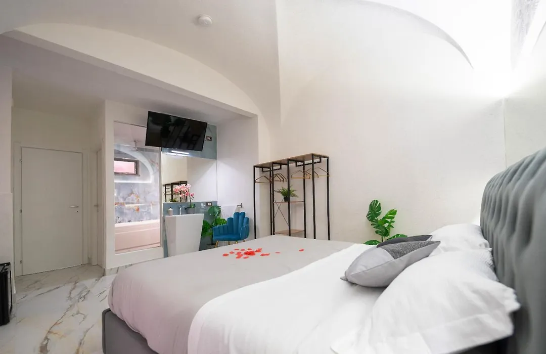 Etnea 208 Luxury Jacuzzi Suite Catania-1