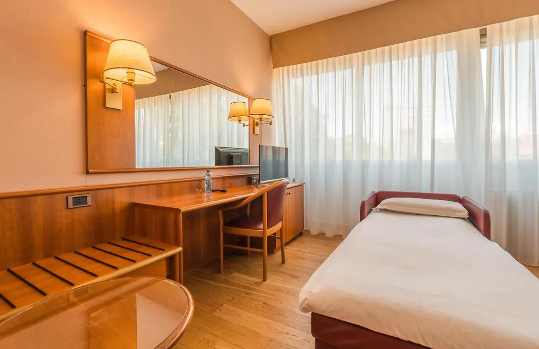 Crystal Hotel Varese-1