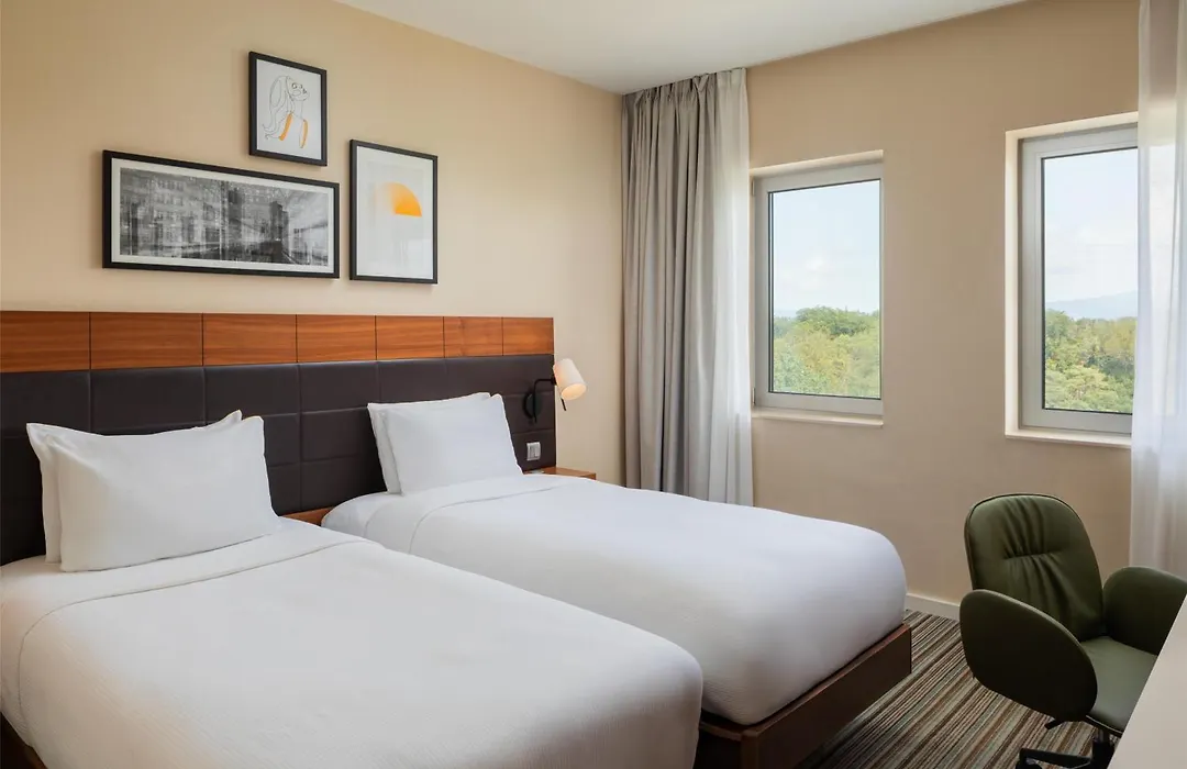 Hilton Garden Inn Frankfurt Airport-1