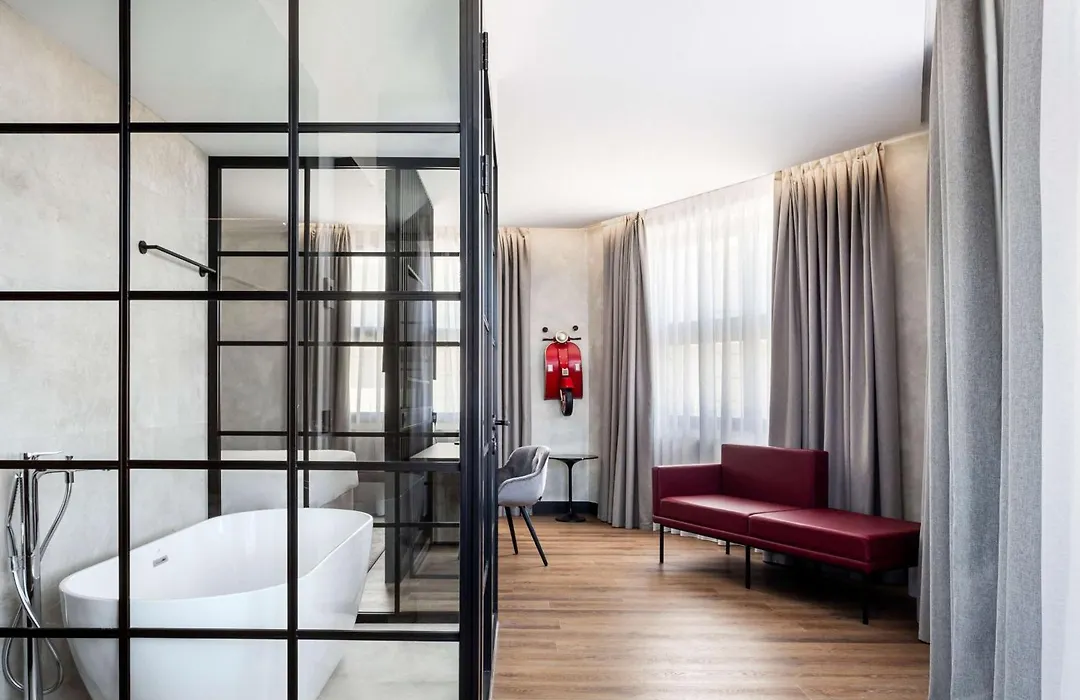 Radisson Red Madrid-1