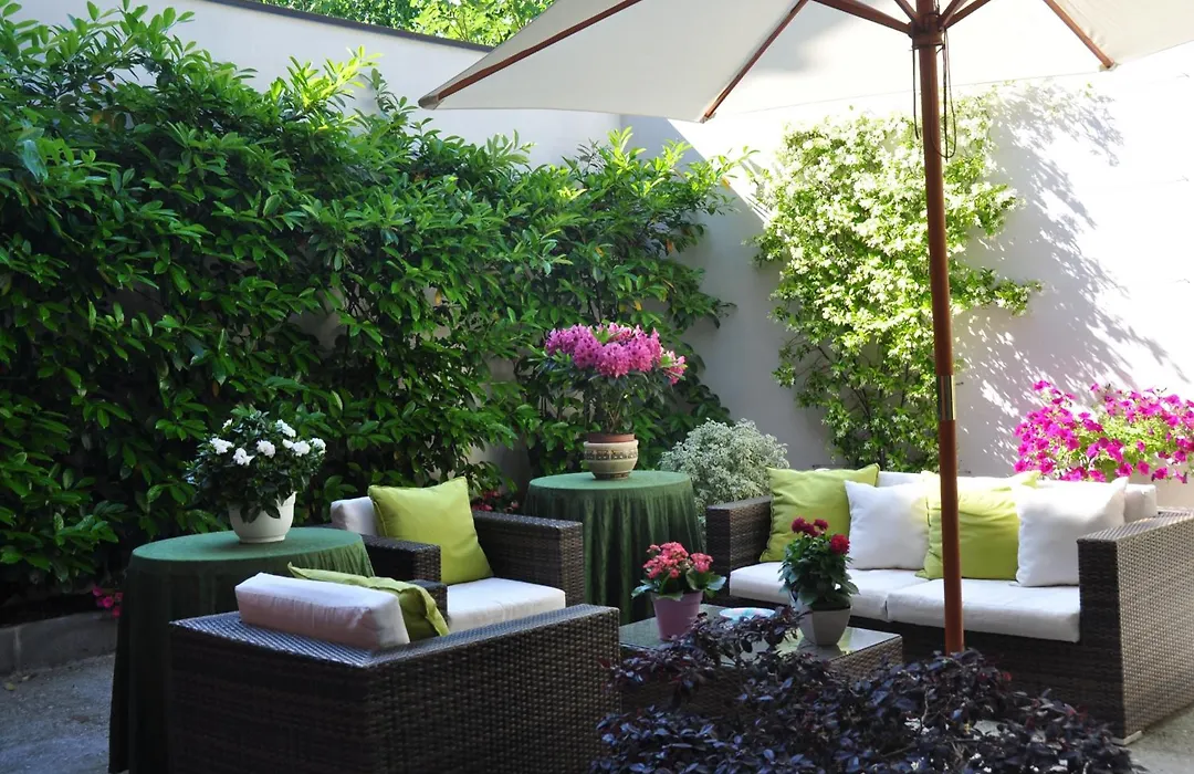Piazza Nova Guest House-1