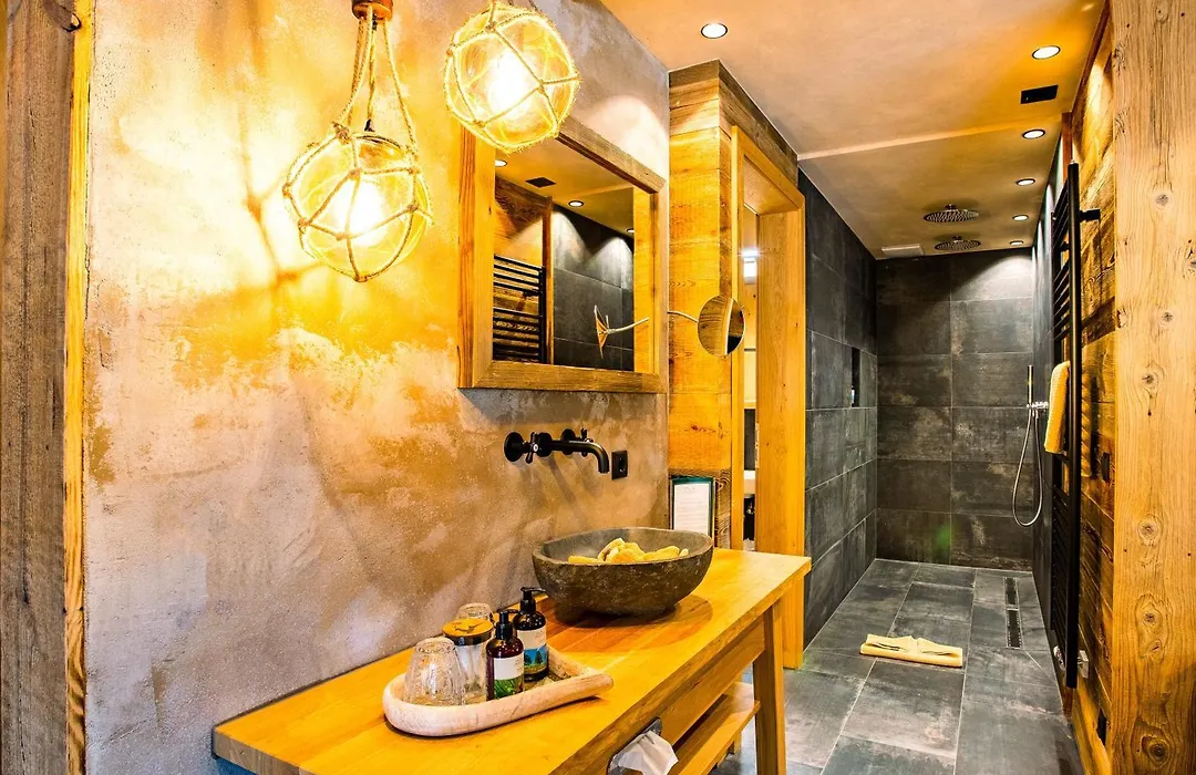 Mons Silva Private Luxury Chalets-1