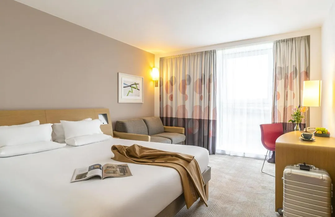 Novotel Edinburgh Park-1