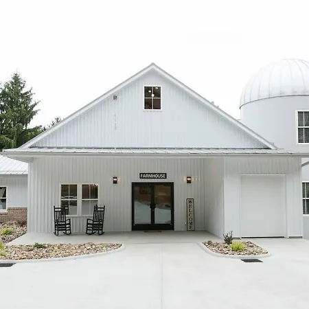 Farmhouse Suites By Amish Country Lodging-3