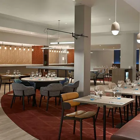 Hyatt Place London Heathrow Airport-3