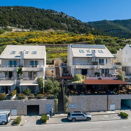 Apartments Villa Azzurra Bol-3