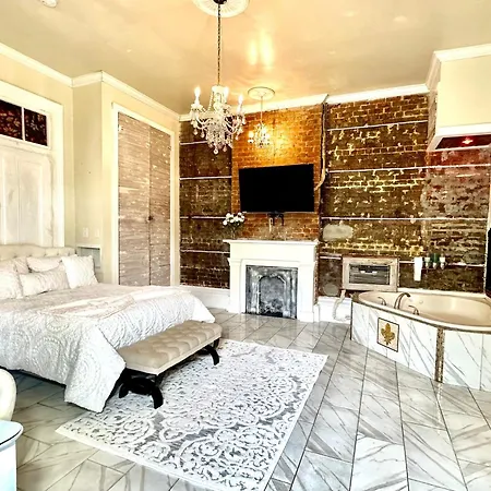 Fleur De Lis Mansion-2