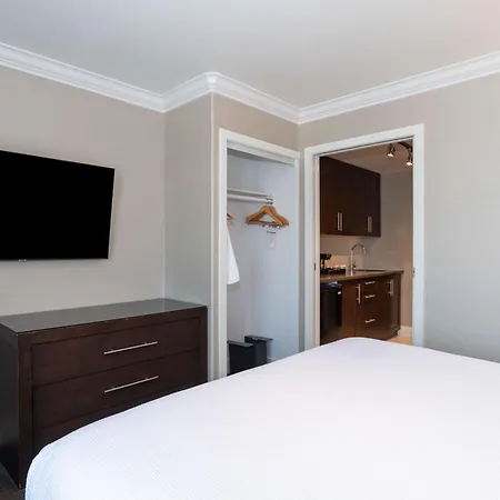 Sandman Signature Edmonton South Hotel-3
