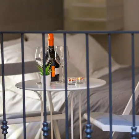 Etnea 208 Luxury Jacuzzi Suite Catania-3