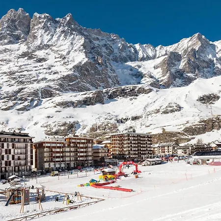 Chalet Matterhorn Francois - Central Alpine Chalet With Private Spa & Breakfast-2