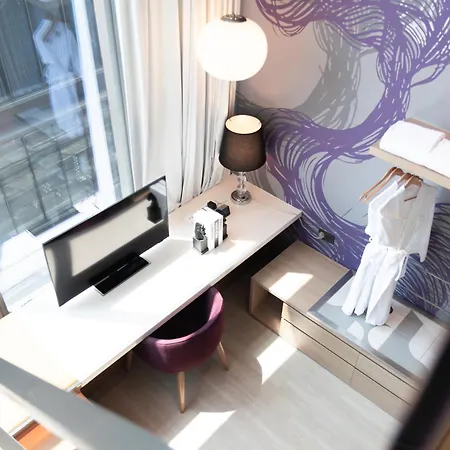 Studio M Hotel Singapore-3
