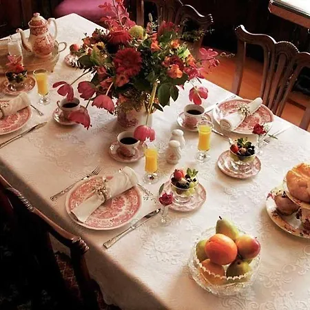 Fisher House Victoria Bed And Breakfast-2