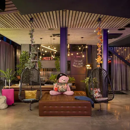 Moxy York-3