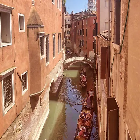 Canal View San Marco Luxury Rooms-3