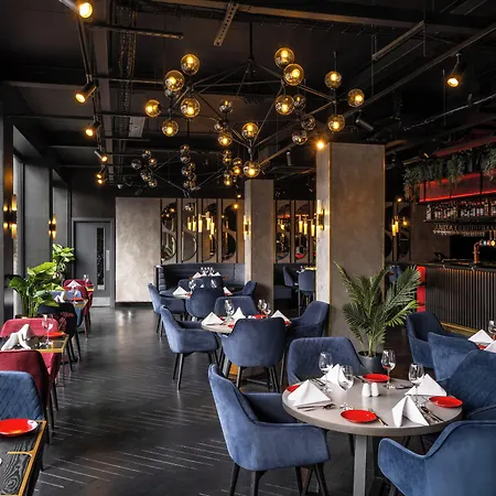 Radisson Red London Gatwick Airport-3