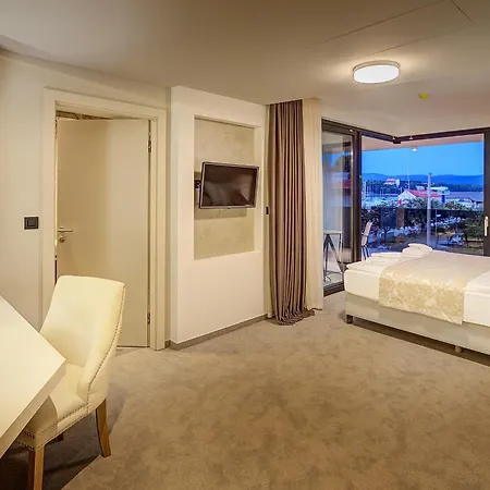 Hotel Maritime-3