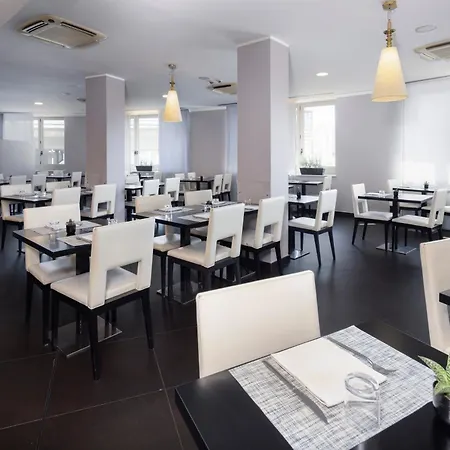 Holiday Inn Genoa City By Ihg-3