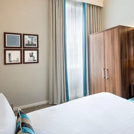 Courtyard By Marriott Edinburgh-2