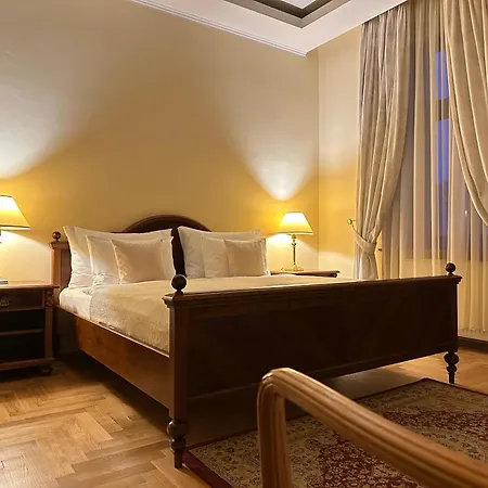 Fleur De Lis Hotel-2