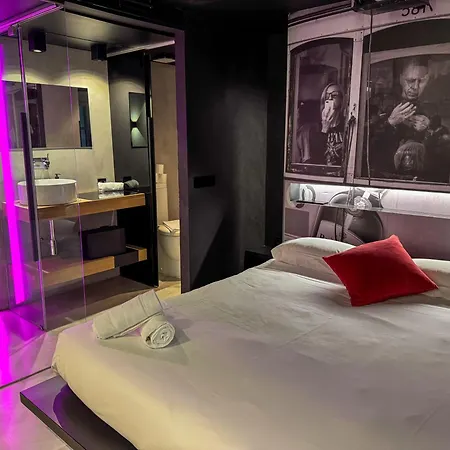 The Black Boutique -- Turistea Suites-3