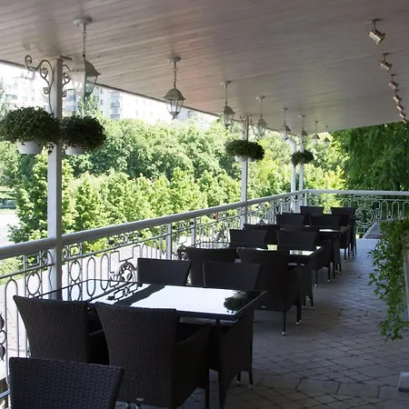 Orly Park-Hotel-2
