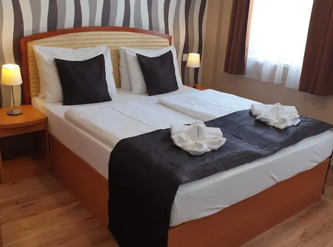 Hotel Jacuzzi: Six Inn Hotel Budapest