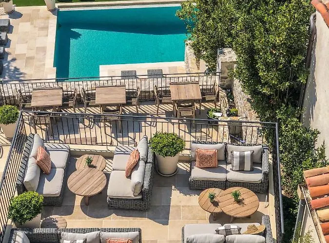 Luxury Retreats