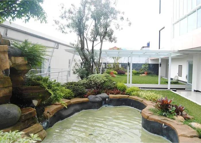 Hotel with pool: D'Best Hotel Pasar Baru Bandung