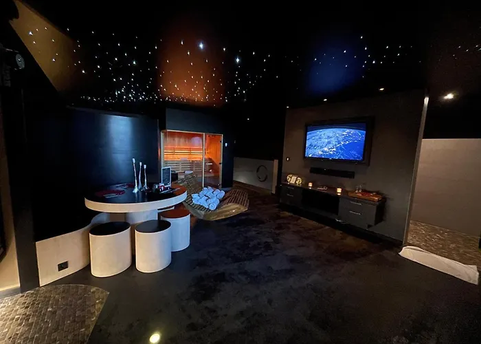 Octavie - Suite De Luxe A Tournai Avec Piscine Privee, Jacuzzi, Sauna Et Hammam