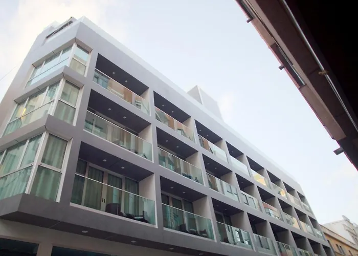 Hotel near College: Valentina Beach
