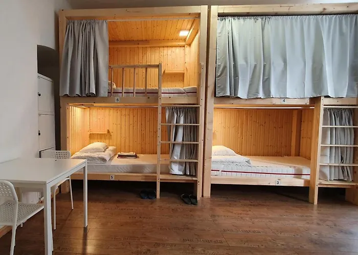 7Brunnen Hostel Beds & Rooms