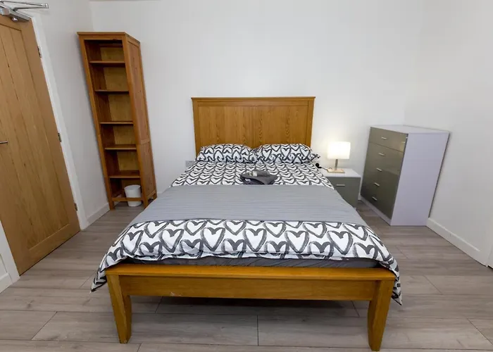 Comfortable Stay In Shirley, - Room-2
