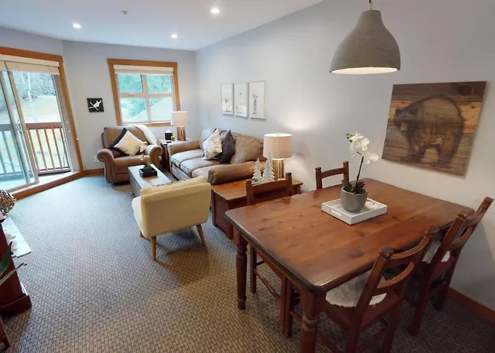 Self catering: Lost Lake Lodge